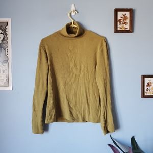 Pukey green color vintage turtleneck